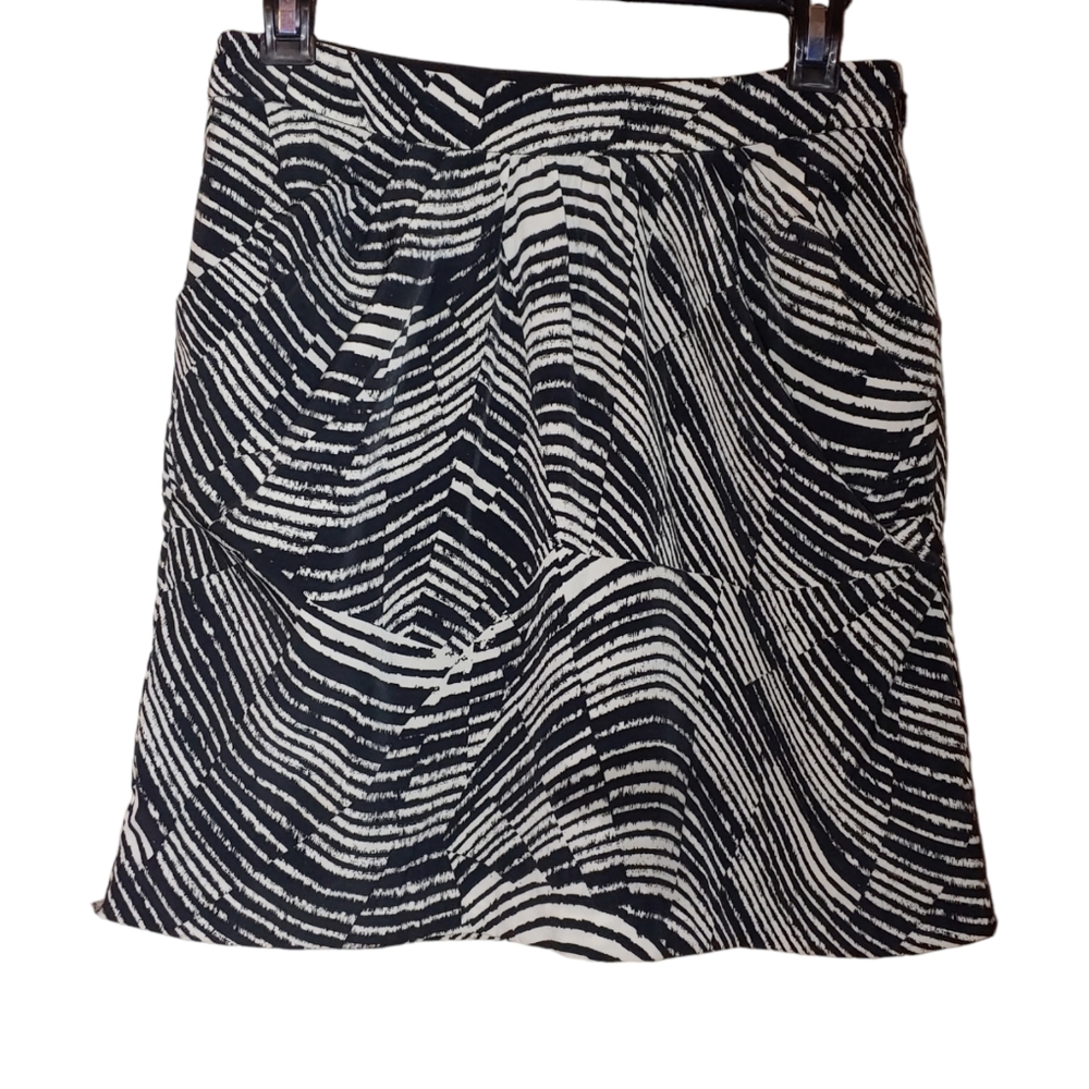 Banana Republic Black and White Skirt w/Pockets, Size 2